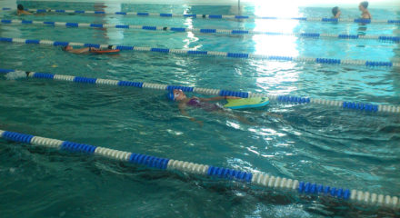 grupowe zajęcia pływanai dzieci