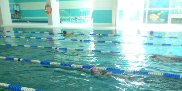 Lekcja grupowa pływania